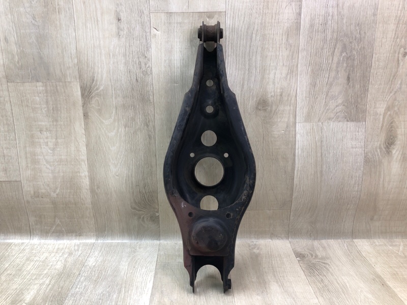 Рычаг задней подвески поперечный нижний правый TOYOTA RAV4 05-12 Рычаг задней подвески поперечный нижний правый TOYOTA RAV4 05-12