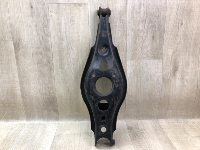 Запчасть рычаг задней подвески поперечный нижний левый TOYOTA RAV4 05-12 4874042020 Б/У Рычаг задней подвески поперечный нижний левый TOYOTA RAV4 05-12 4874042020 Б/У