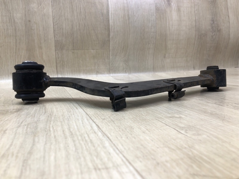 Рычаг задней подвески поперечный верхний правый RAV4 05-12 Рычаг задней подвески поперечный верхний правый RAV4 05-12