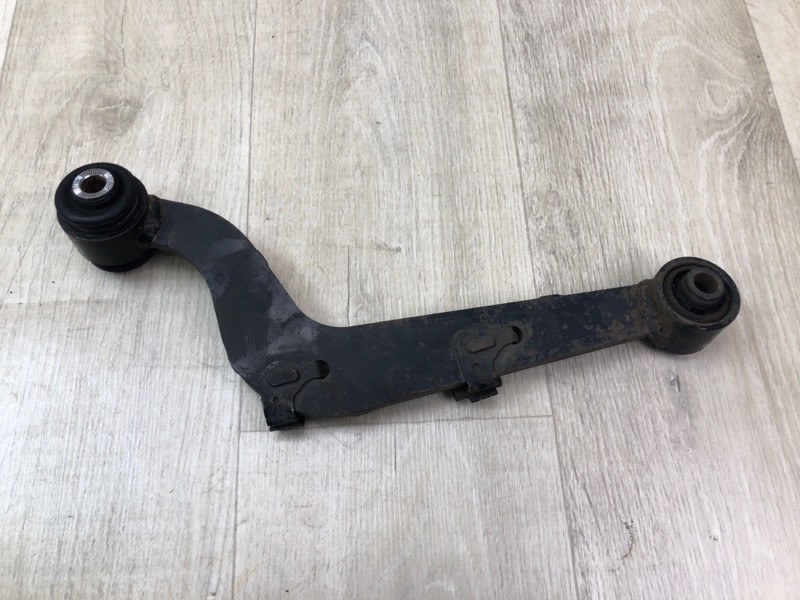 Рычаг задней подвески поперечный верхний правый TOYOTA RAV4 05-12 Рычаг задней подвески поперечный верхний правый TOYOTA RAV4 05-12