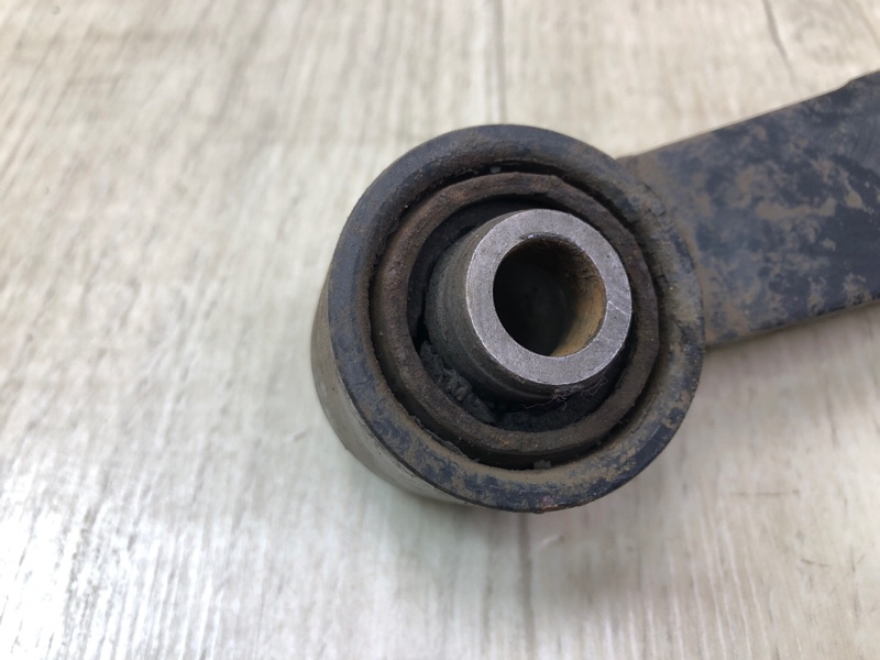 Рычаг задней подвески поперечный верхний правый RAV4 05-12 Рычаг задней подвески поперечный верхний правый RAV4 05-12