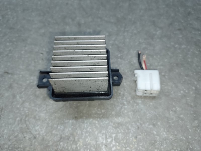 Запчасть резистор печки MITSUBISHI ASX / OUTLANDER SPORT 10-21 2.0 4B11 7802A240 Б/У Резистор печки MITSUBISHI ASX / OUTLANDER SPORT 10-21 2.0 4B11 7802A240 Б/У