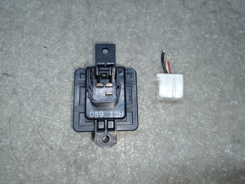 Резистор печки ASX / OUTLANDER SPORT 10-21 2.0 4B11 Резистор печки ASX / OUTLANDER SPORT 10-21 2.0 4B11