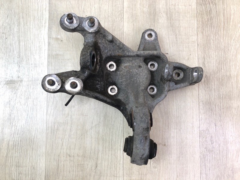 Запчасть цапфа задняя правая HYUNDAI SONATA YF 10-14 2012 2.4 G4KJ 527203Q010 Б/У Цапфа задняя правая HYUNDAI SONATA YF 10-14 2012 2.4 G4KJ 527203Q010 Б/У