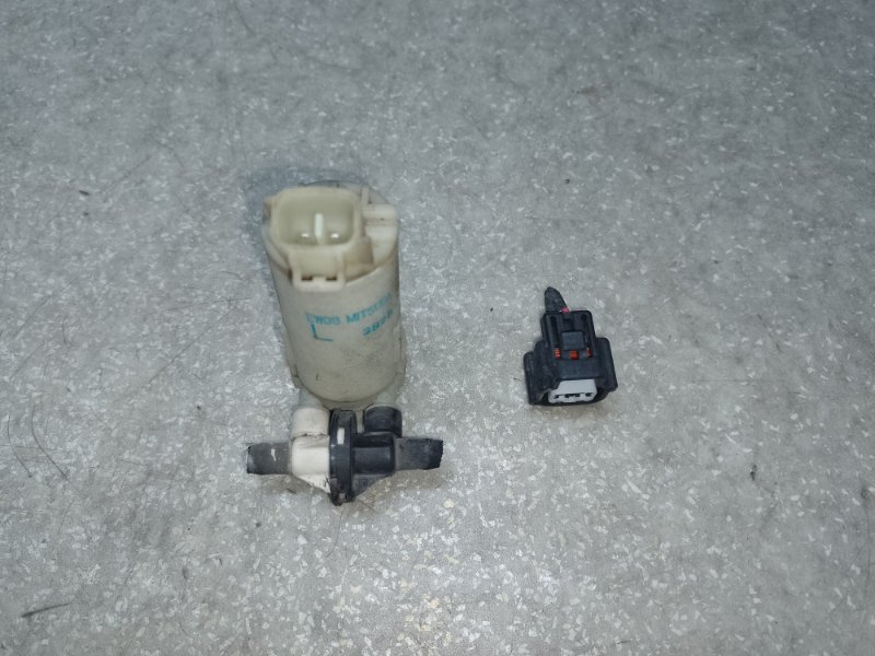 Запчасть насос омывателя стекла MITSUBISHI ASX / OUTLANDER SPORT 10-21 2.0 4B11 8260A217 Б/У Насос омывателя стекла MITSUBISHI ASX / OUTLANDER SPORT 10-21 2.0 4B11 8260A217 Б/У