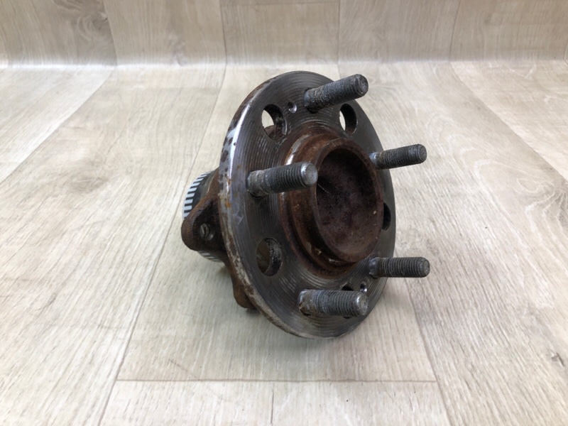 Запчасть ступица задняя HYUNDAI SONATA YF 10-14 2012 2.4 G4KJ 527303S200 Б/У Ступица задняя HYUNDAI SONATA YF 10-14 2012 2.4 G4KJ 527303S200 Б/У