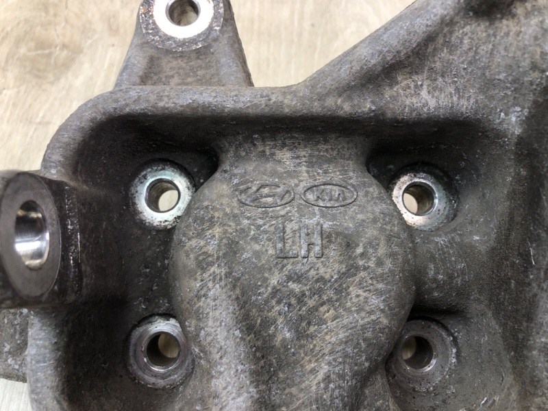 Цапфа задняя левая SONATA YF 10-14 2012 2.4 G4KJ Цапфа задняя левая SONATA YF 10-14 2012 2.4 G4KJ