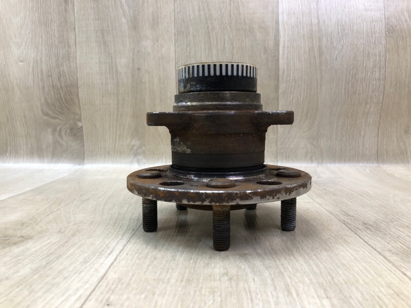 Запчасть ступица задняя HYUNDAI SONATA YF 10-14 2012 2.4 G4KJ 527303S200 Б/У Ступица задняя HYUNDAI SONATA YF 10-14 2012 2.4 G4KJ 527303S200 Б/У