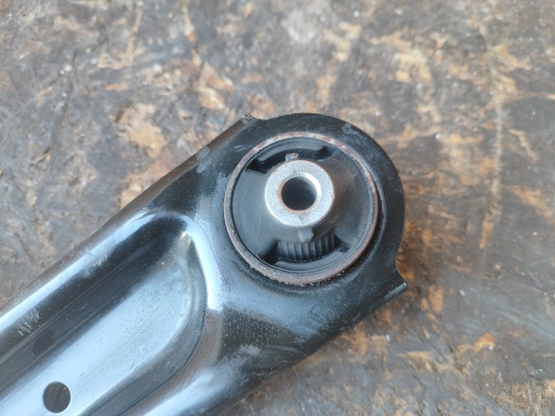 Рычаг передней подвески нижний левый X-TRAIL/ROGUE T32 13-20 2016 2.5 QR25DE