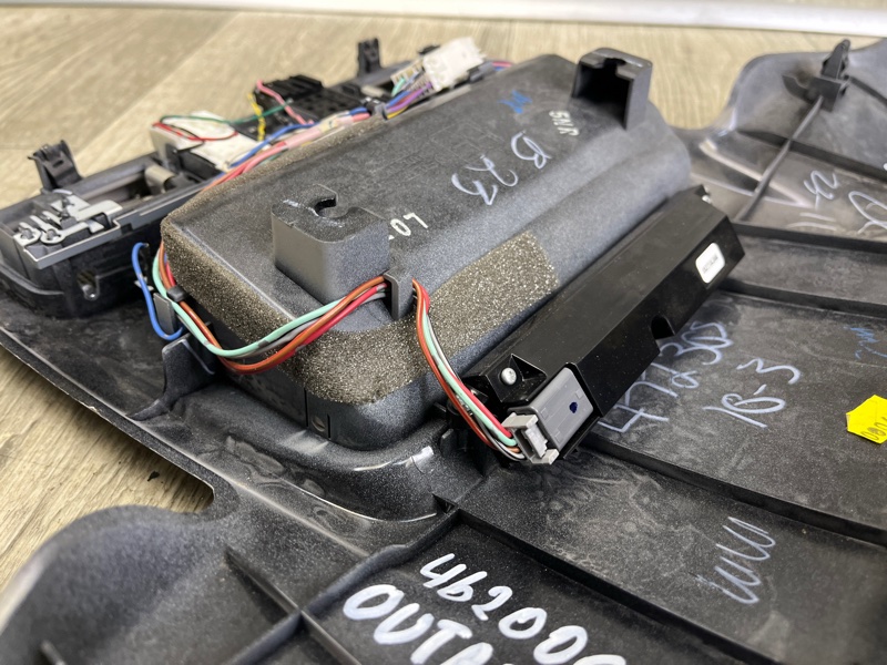 Плафон салона OUTBACK BS 14-21 2016 Внедорожник 2.5 FB25B