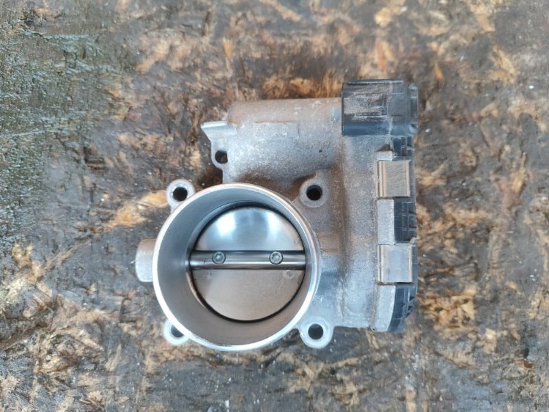 Запчасть дроссельная заслонка FORD FOCUS 10-18 DS7E-9F991-BB Б/У Дроссельная заслонка FORD FOCUS 10-18 DS7E-9F991-BB Б/У