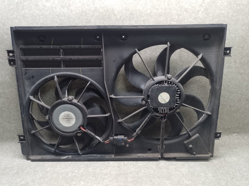 Запчасть диффузор вентилятора основного радиатора VOLKSWAGEN PASSAT B7 11-15 2014 1.8 CPRA 1K0121205AD Б/У Диффузор вентилятора основного радиатора VOLKSWAGEN PASSAT B7 11-15 2014 1.8 CPRA 1K0121205AD Б/У