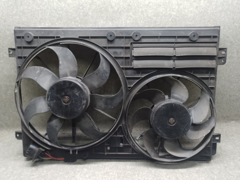 Диффузор вентилятора основного радиатора PASSAT B7 11-15 2014 1.8 CPRA Диффузор вентилятора основного радиатора PASSAT B7 11-15 2014 1.8 CPRA