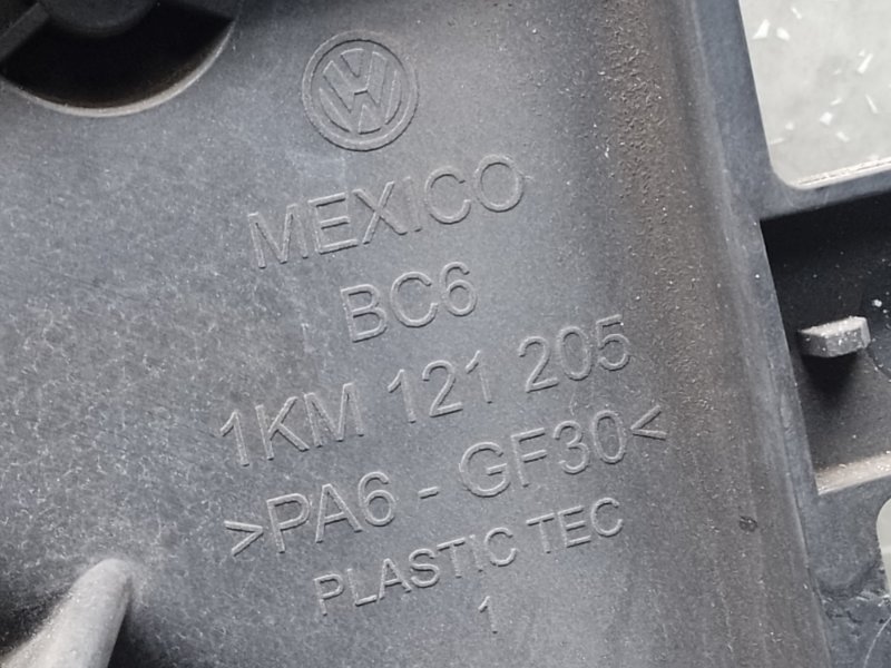 Диффузор вентилятора основного радиатора PASSAT B7 11-15 2014 1.8 CPRA Диффузор вентилятора основного радиатора PASSAT B7 11-15 2014 1.8 CPRA