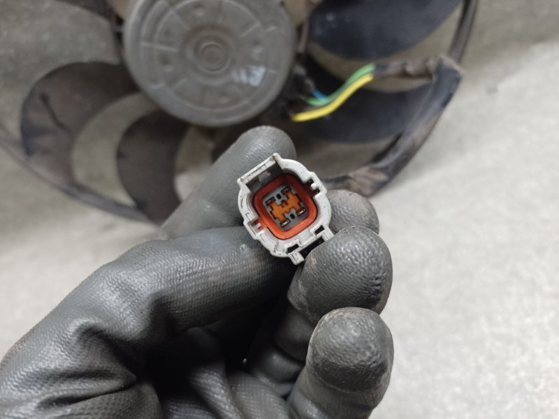 Вентилятор основного радиатора правый NISSAN X-TRAIL/ROGUE T32 13-20 2.5 QR25DE Вентилятор основного радиатора правый NISSAN X-TRAIL/ROGUE T32 13-20 2.5 QR25DE