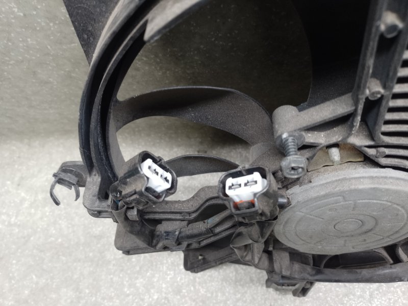 Диффузор вентилятора основного радиатора NISSAN LEAF 10-17 EM61 Диффузор вентилятора основного радиатора NISSAN LEAF 10-17 EM61