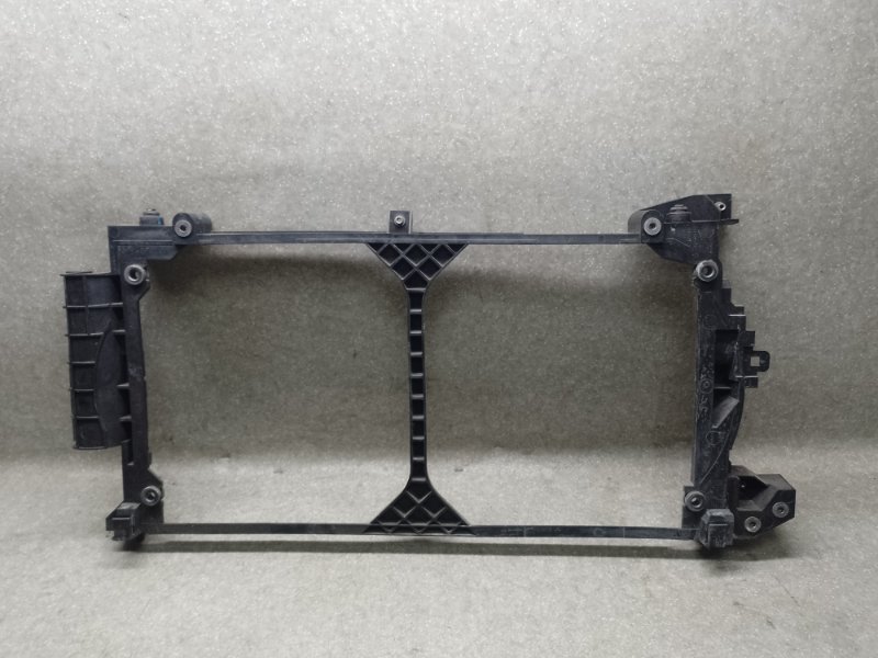 Рамка радиатора LEAF 10-17 EM61 Рамка радиатора LEAF 10-17 EM61