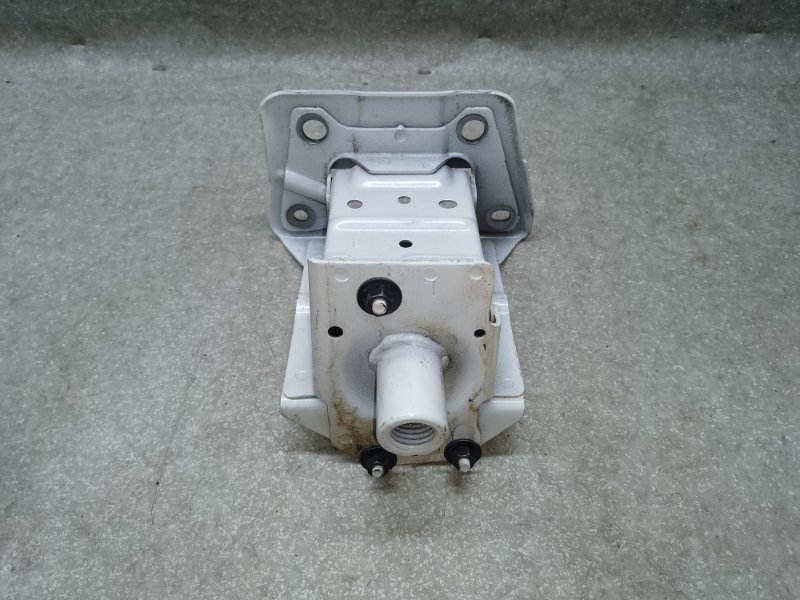 Запчасть кронштейн усилителя переднего бампера левый NISSAN LEAF 10-17 EM61 G51153NFMA Б/У Кронштейн усилителя переднего бампера левый NISSAN LEAF 10-17 EM61 G51153NFMA Б/У