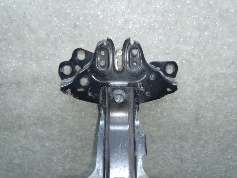 Замок капота LEAF 10-17 EM61 Замок капота LEAF 10-17 EM61