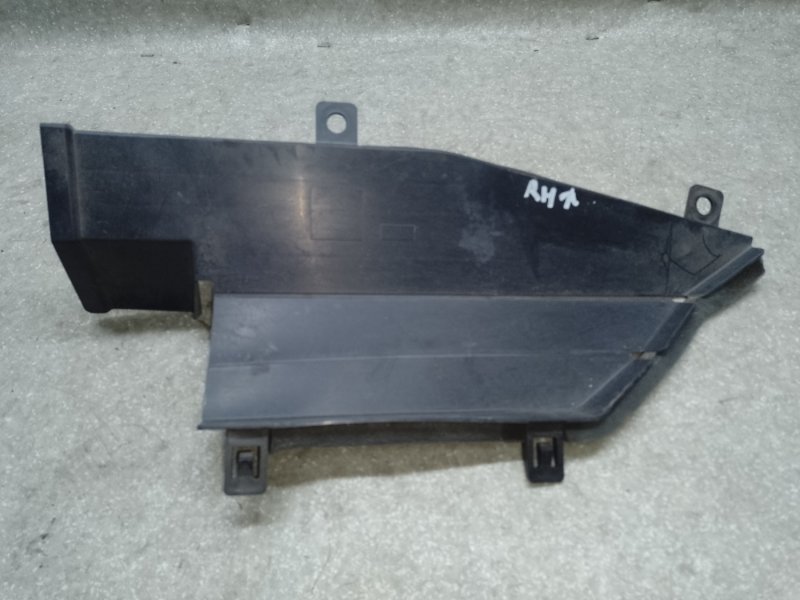 Запчасть дефлектор радиатора правый NISSAN LEAF 10-17 EM61 921823NF0B Б/У Дефлектор радиатора правый NISSAN LEAF 10-17 EM61 921823NF0B Б/У