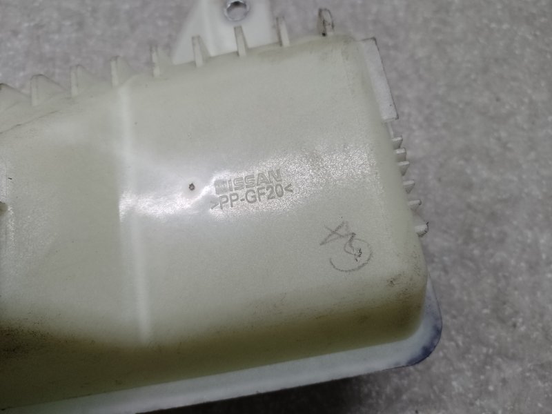 Бачок расширительный NISSAN LEAF 10-17 EM61 Бачок расширительный NISSAN LEAF 10-17 EM61