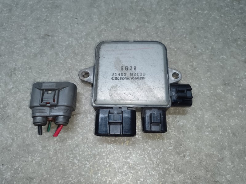 Запчасть блок управления вентилятором радиатора NISSAN LEAF 10-17 EM61 214934GA0A Б/У Блок управления вентилятором радиатора NISSAN LEAF 10-17 EM61 214934GA0A Б/У