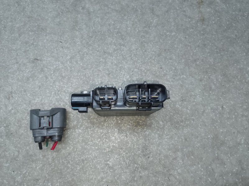 Блок управления вентилятором радиатора NISSAN LEAF 10-17 EM61 Блок управления вентилятором радиатора NISSAN LEAF 10-17 EM61