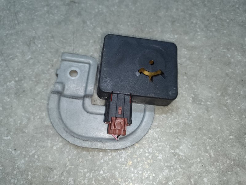 Запчасть звуковой зуммер NISSAN LEAF 10-17 EM61 256403NF0A Б/У Звуковой зуммер NISSAN LEAF 10-17 EM61 256403NF0A Б/У