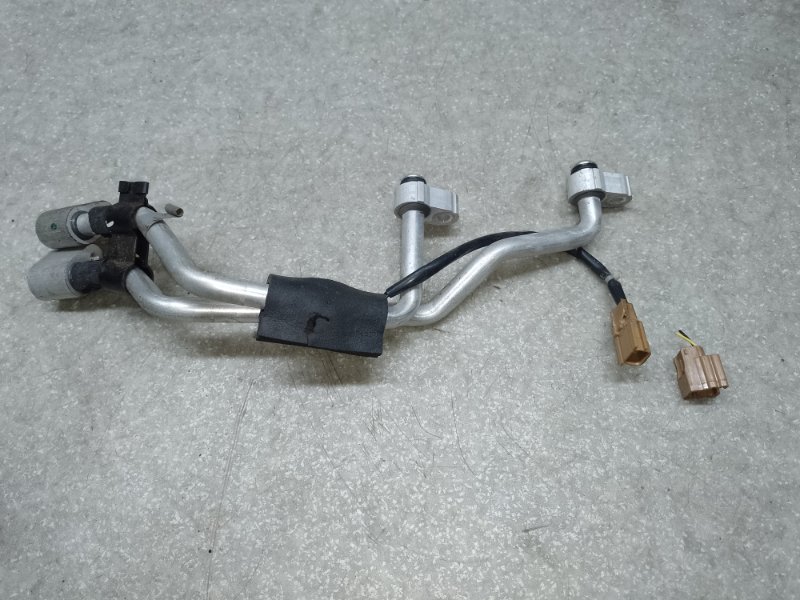 Запчасть трубка кондиционера NISSAN LEAF 10-17 EM61 921103NK0B Б/У Трубка кондиционера NISSAN LEAF 10-17 EM61 921103NK0B Б/У