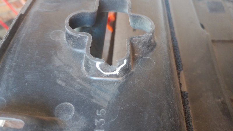 Накладка замка капота IS250/350 05-13