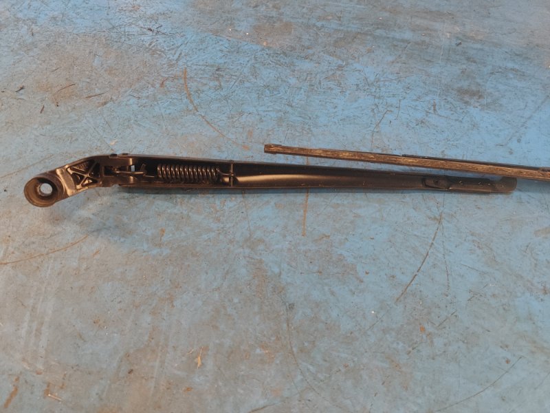 Поводок стеклоочистителя передний левый TOYOTA PRIUS - 30 09-17