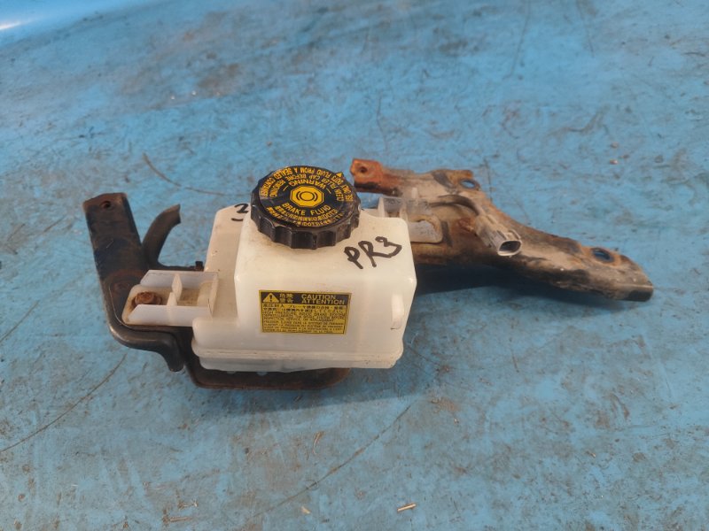 Бачок главного тормозного цилиндра TOYOTA PRIUS - 30 09-17 4722047080 Б/У