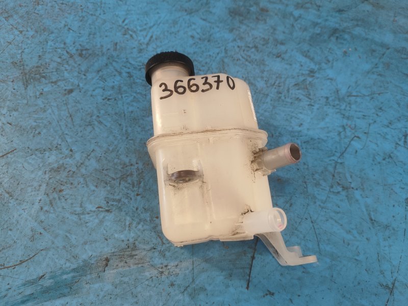 Расширительный бачок инвертора TOYOTA PRIUS - 30 09-17 G92A047010 Б/У