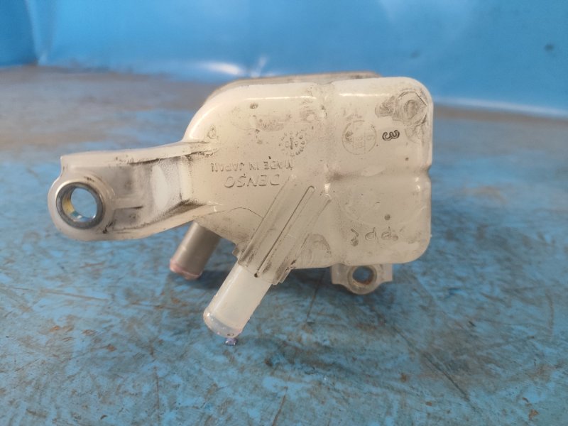 Расширительный бачок инвертора PRIUS - 30 09-17