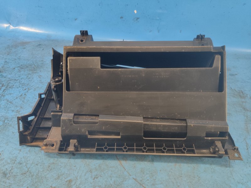 Бардачок NISSAN X-TRAIL/ROGUE T33 20- 2.5 PR25DD