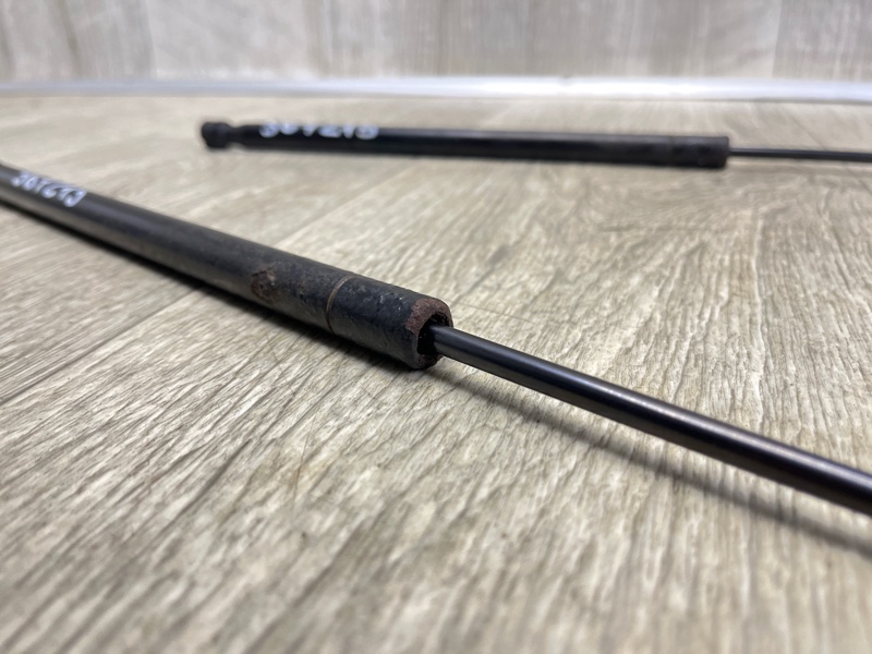 Амортизатор крышки багажника GRAND CHEROKEE 11-22 2012 WK2 3.6 ERB