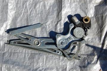 Стеклоподъемник передний левый TOYOTA AURIS 06-12