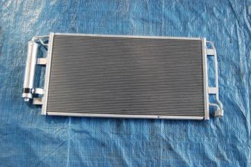 Радиатор кондиционера NISSAN LEAF 10-17