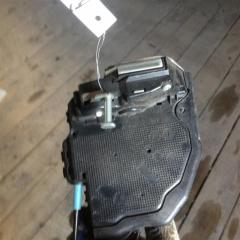 Замок двери задний правый RAV4 05-12