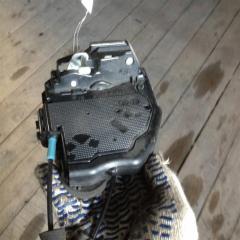 Замок двери задний правый RAV4 05-12