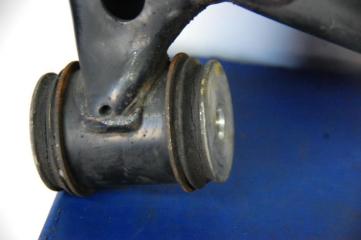 Рычаг передней подвески нижний передний левый GS350 GS300 05-11