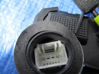 Замок двери передний левый TOYOTA CAMRY 40 06-11