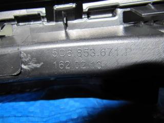 Решетка переднего бампера JETTA USA 10-17