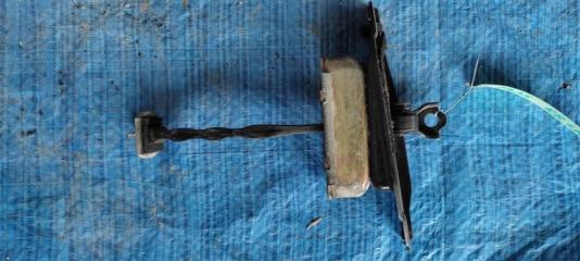 Ограничитель двери задний левый INFINITI M35/M45 04-10 2006