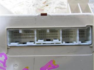 Блок предохранителей салон SIENNA 03-10 2009 GSL20 3.5 2GR-FE