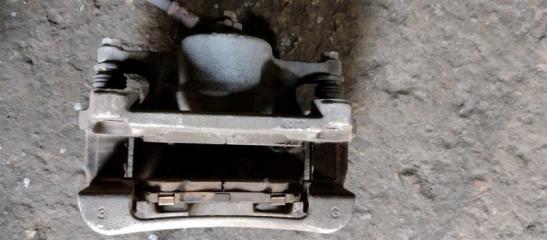 Суппорт тормозной передний левый X-TRAIL/ROGUE T32 13-20