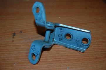 Петля двери нижняя задняя левая AURIS 06-12