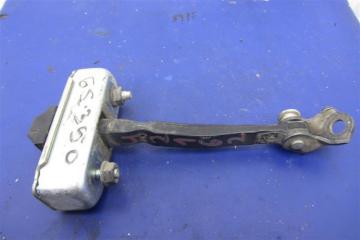 Ограничитель двери передний правый GS350 GS300 05-11