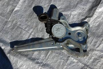 Стеклоподъемник задний левый RAV4 05-12