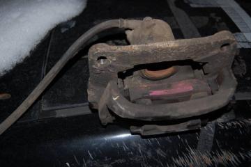 Суппорт тормозной задний правый LEXUS LX570 07-15